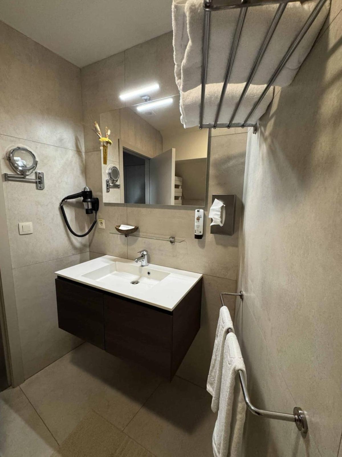 Hotel Monte Cristo Hoeselt Dış mekan fotoğraf